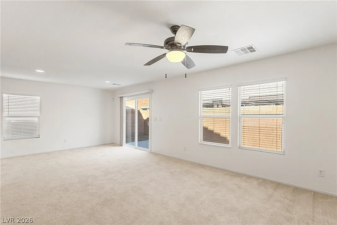 3 bed, 2.5 bath, 1548 sqft, $1,845 — Photo 2