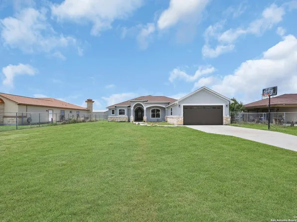 11211 Obrien, Atascosa, TX 78002