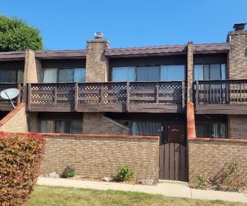705 Kenneth Cir, Elgin, IL, 60120
