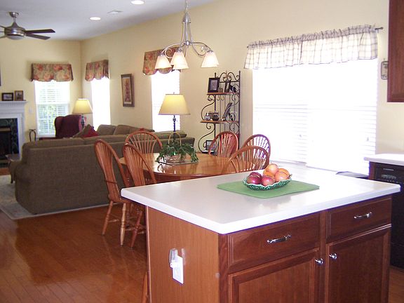 4th image of 29 Verona Dr