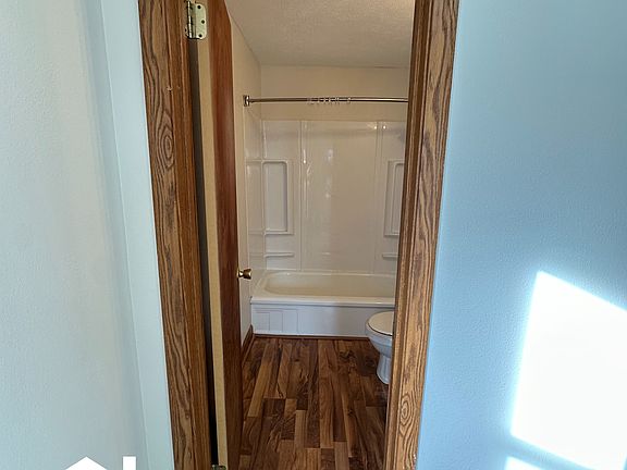 5th image of 903 N 2nd St