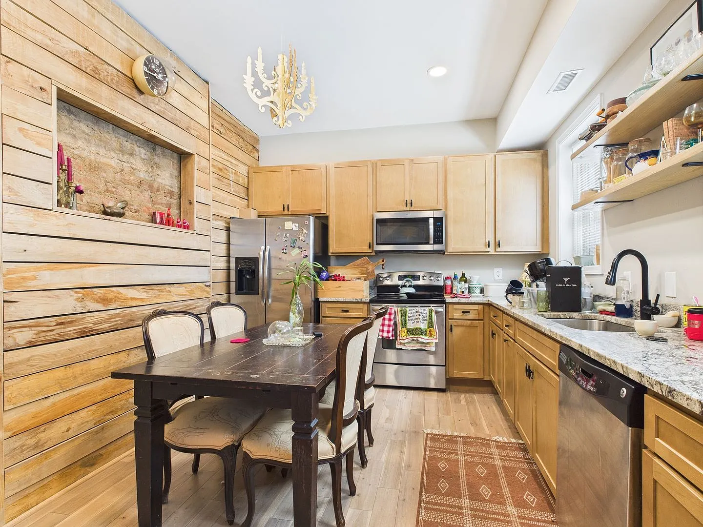 2 bed, 1.0 bath, 900 sqft, $1,650 — Photo 3