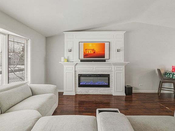 4th image of 3668 N Grandview Ave