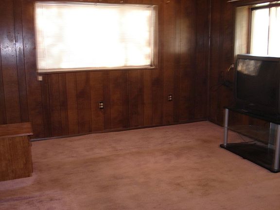 5th image of 2421 Kanawha St