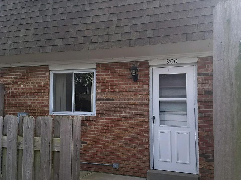 NICE CLOSED IN PATIO AREA.