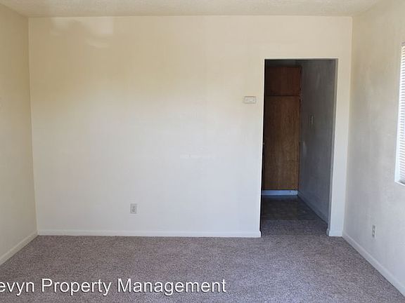4th image of 914 W 2nd St
