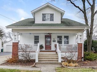 22 W Harding Rd, Lombard, IL 60148