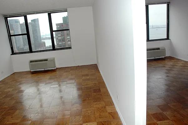 Rented by Realty Operations Group | media 3