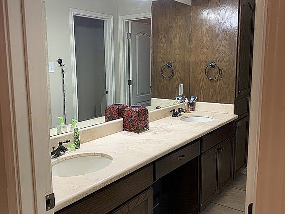 4th image of 2321 Grisell Dr