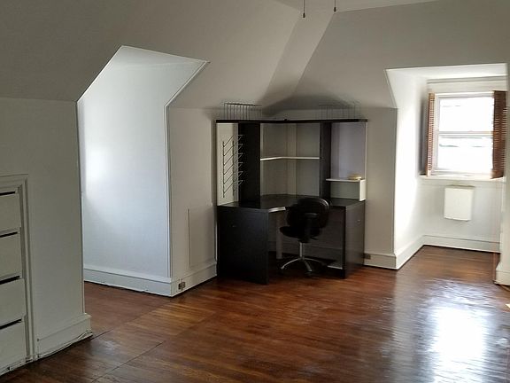 4th image of 2815 W Queen Ln APT 3F