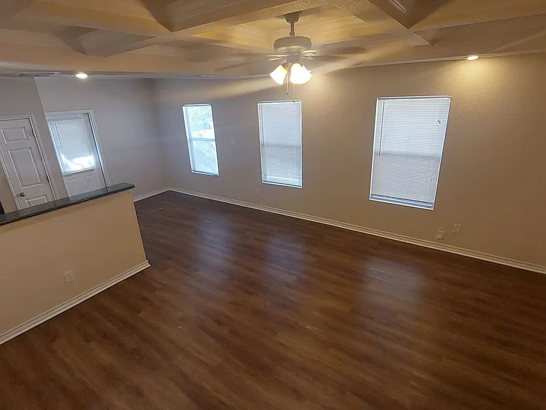 4916 Appleseed Ct — Photo 6
