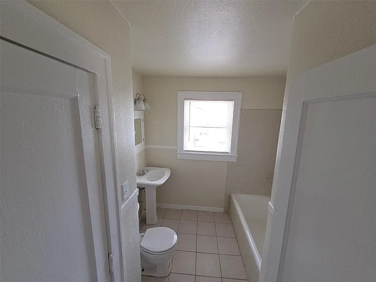 2805 Cleburne St — Photo 12
