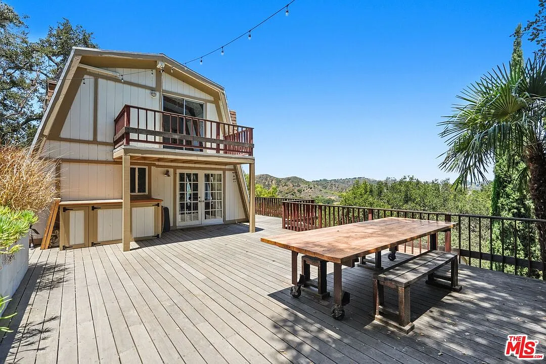 2 bed, 2.0 bath, 2300 sqft, $6,400 — Photo 3