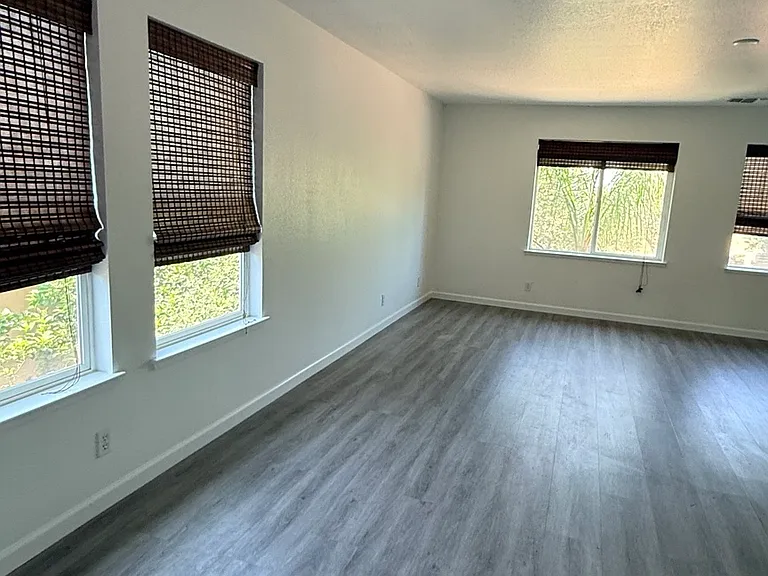 2337 N Silvervale St — Photo 14