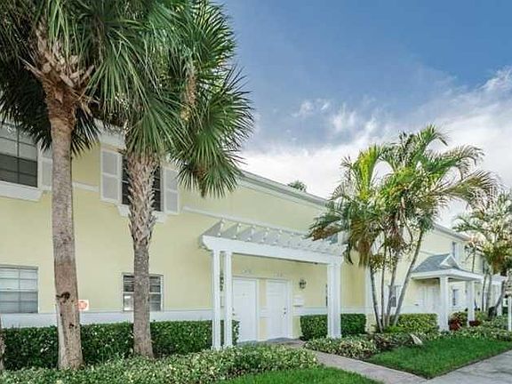 2nd image of 166 Pompano Dr SE APT C