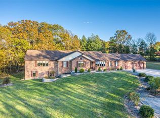 826 Yellow Finch Ln, Washington, MO 63090