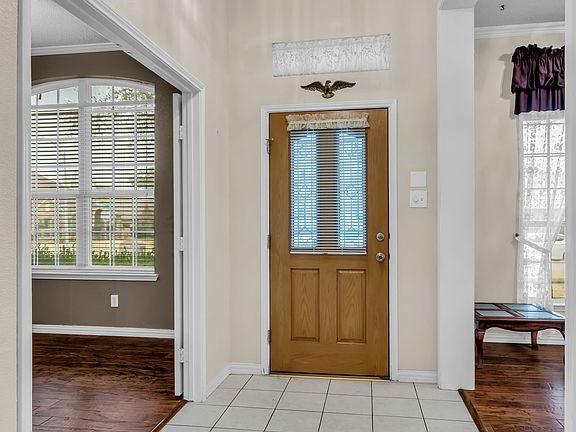 3rd image of 513 Cameron Ln
