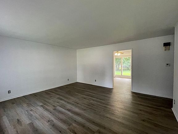 3rd image of 2716 E Linwood Street