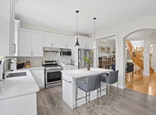 135 Tawny Cres, Oakville, ON L6L 6T4
