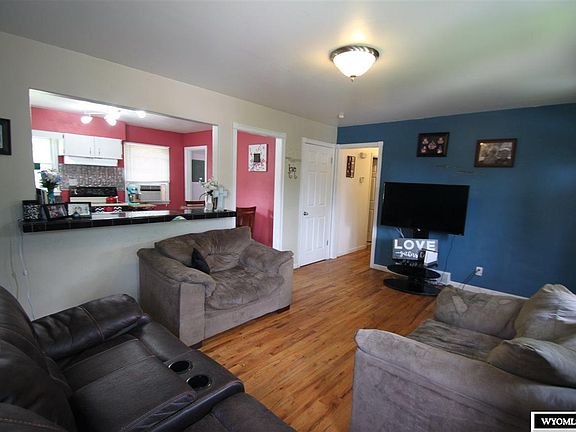 3rd image of 910 Sierra Dr