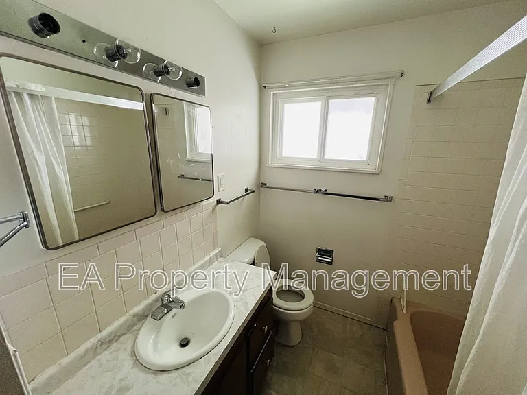 716 Dallas St NE — Photo 13