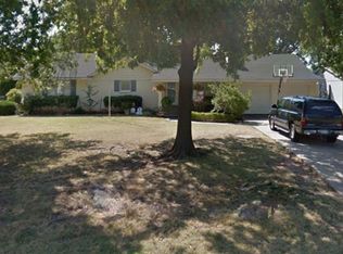 1812 Elmhurst Ave, Nichols Hills, OK 73120