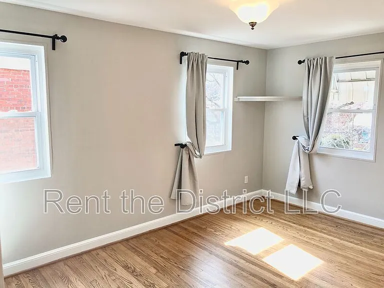 4819 8th St NE — Photo 12