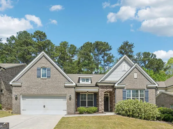 330 La Perla Dr, Sugar Hill, GA 30518