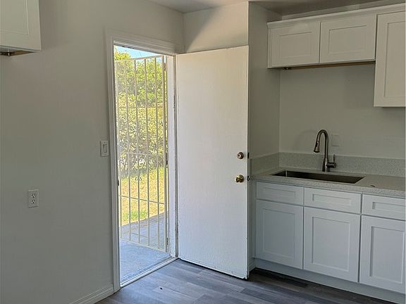 2nd image of 1124 Ramona Ave