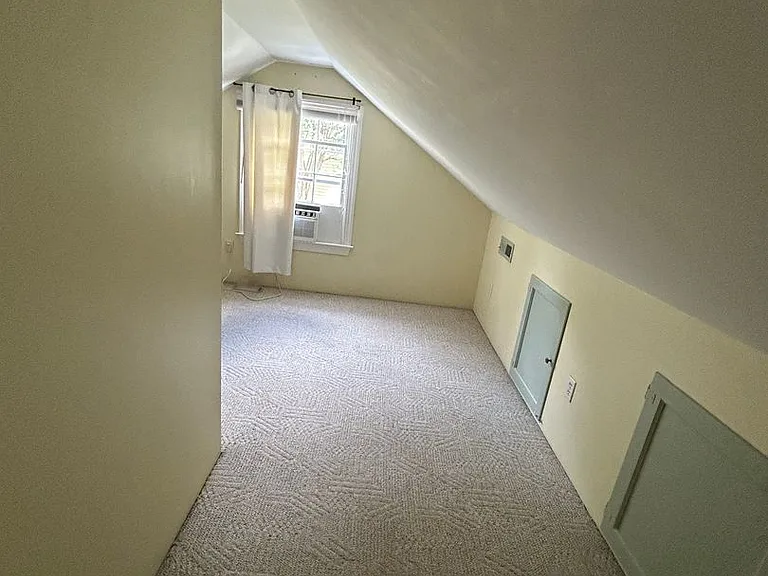 2461 Lyndhurst Ave — Photo 37