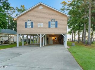2743 Waccamaw Shores Rd, Lake Waccamaw, NC 28450