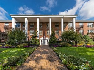 55 Lenox Rd APT 3Q, Rockville Centre, NY 11570