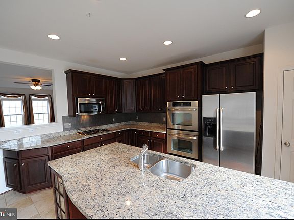 3rd image of 2291 Potomac Club Pkwy #331