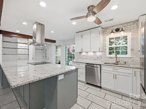 2717 Olde Whitehall Rd, Charlotte, NC 28273