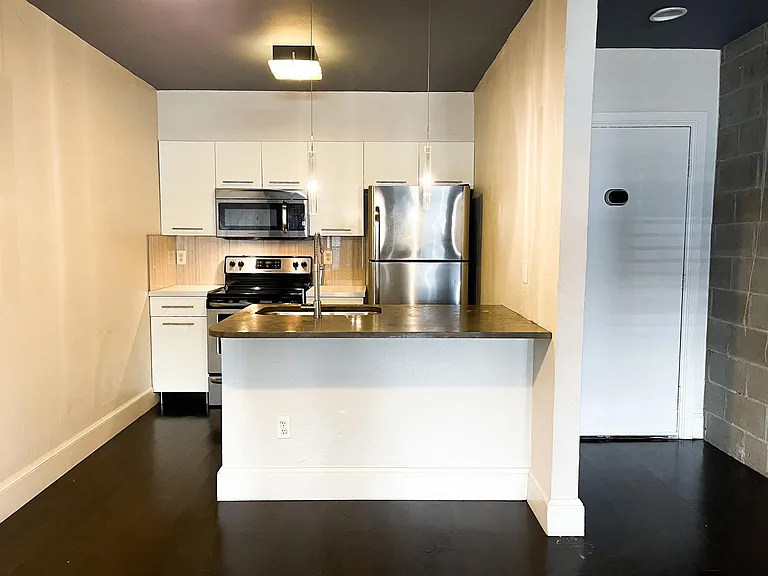 915 NW 7th St #105 — Photo 1