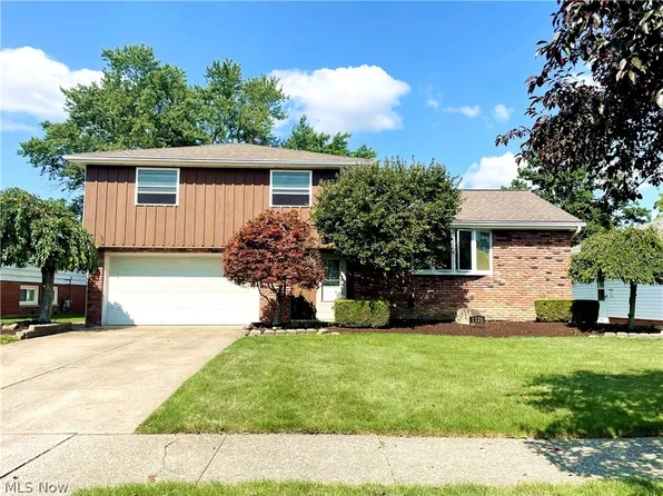 1320 Jackie Ln, Mayfield Heights, OH 44124