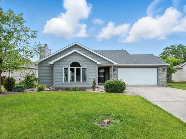 2203 Glen Hollow Dr, Auburn, IN 46706