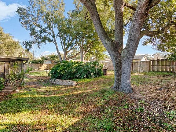 4th image of 8423 Bay Oak Ct
