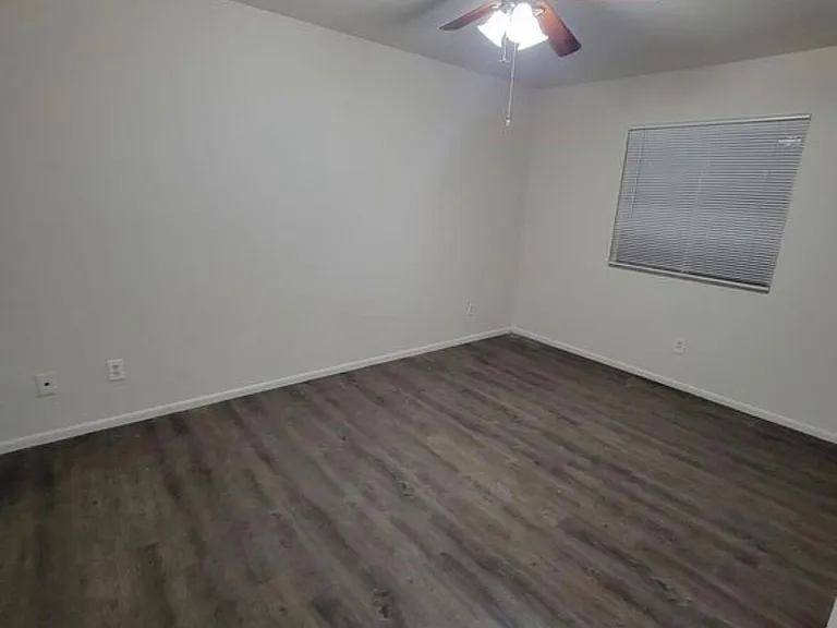 1837 N Spg #202 — Photo 3