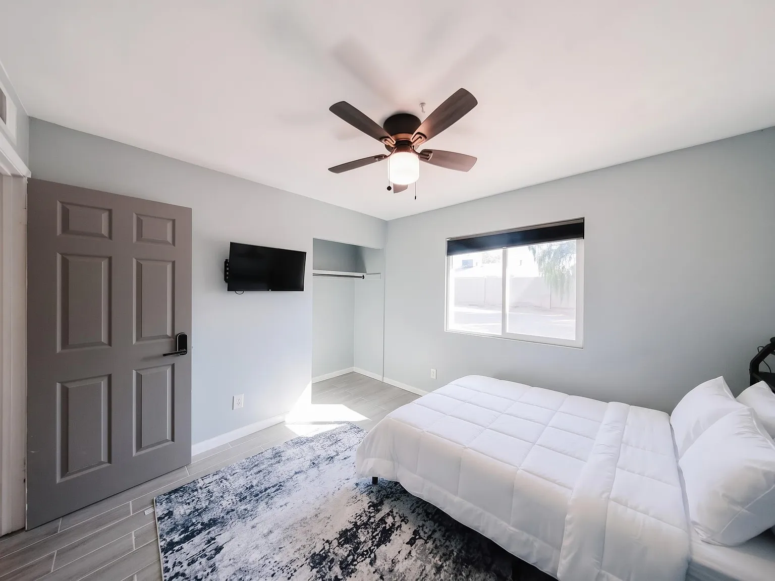 4 bed, 3.0 bath, 1350 sqft, $819 — Photo 1