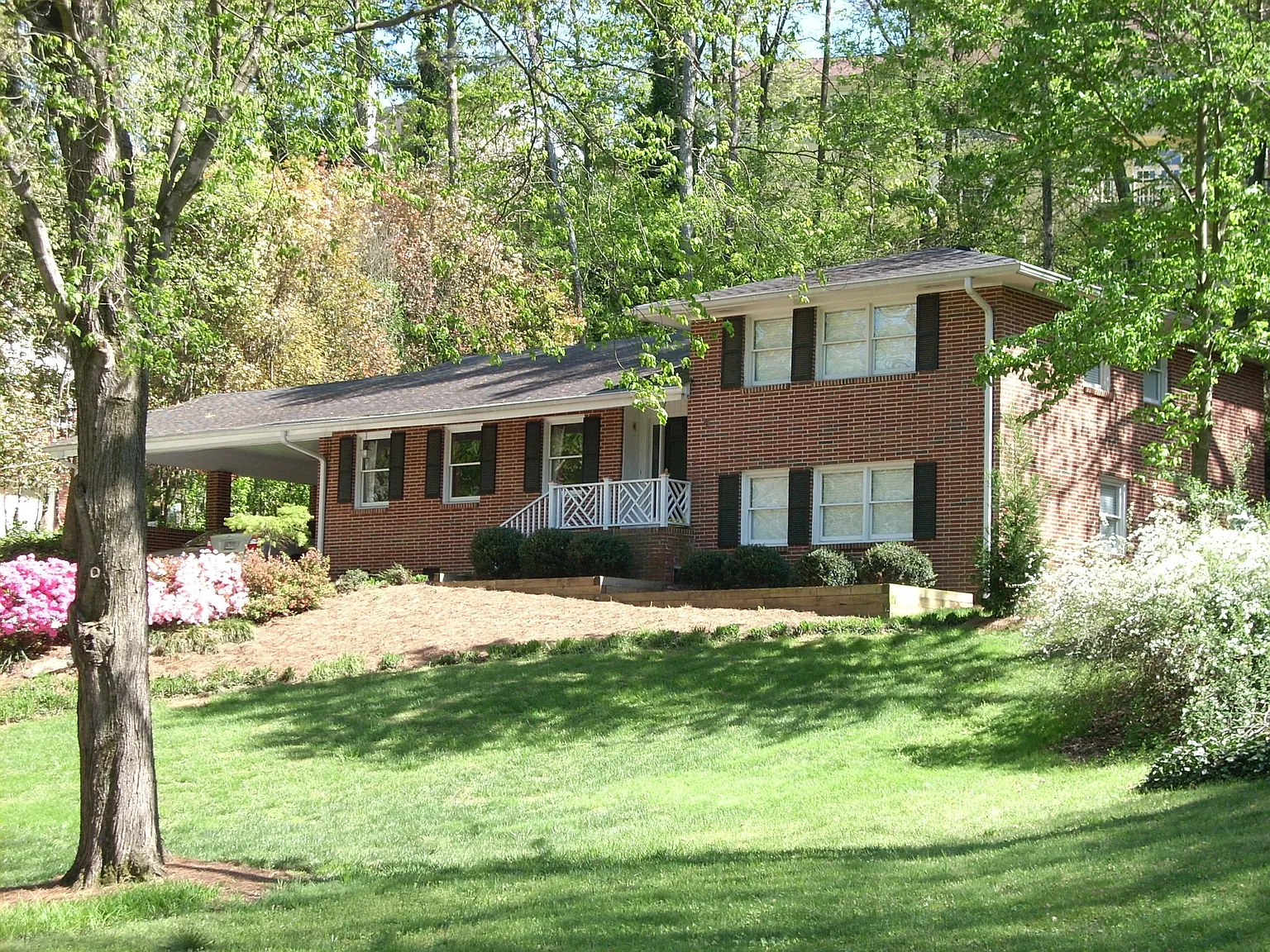 865 Starlight Dr NE photo 1
