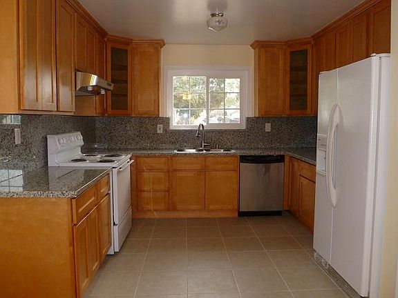 3rd image of 3987 Payne Ave
