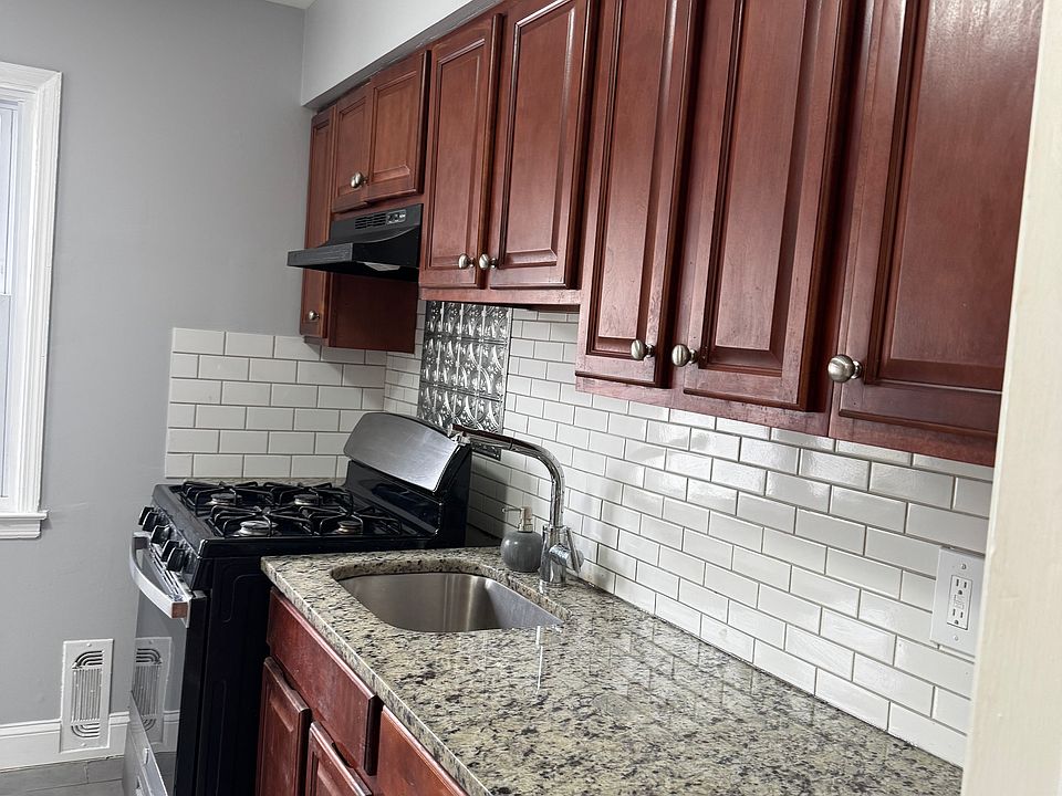 1st image of 10 Evelyn Ct #2