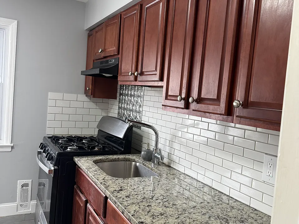 10 Evelyn Ct #2
