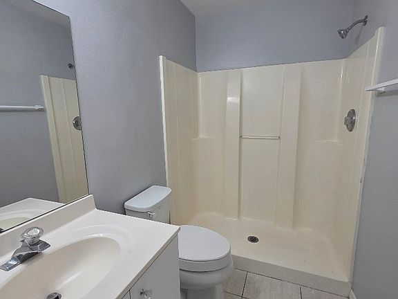 3rd image of 4836 Golfview Blvd