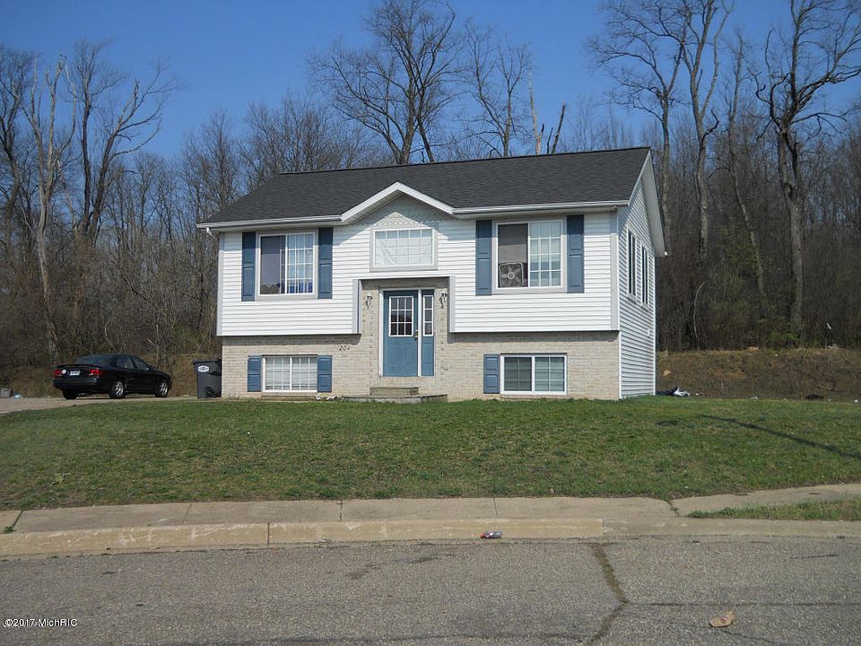 2nd image of 1204&1214 Red Pine Way