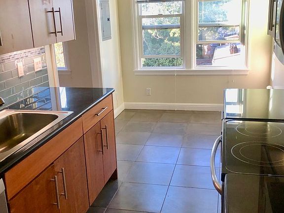 4th image of 507 Forest St #205