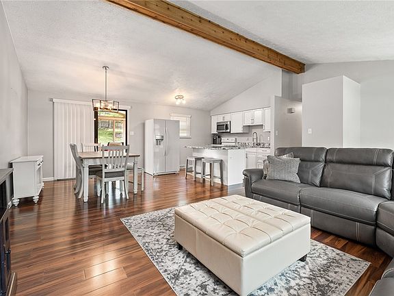 2nd image of 833 Glendale Ct
