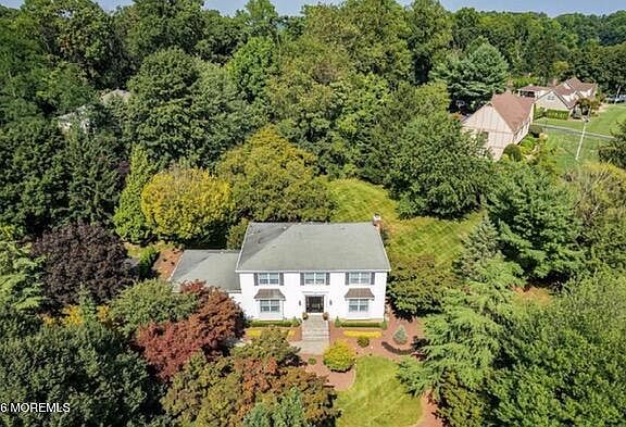 4th image of 15 Huntley Road