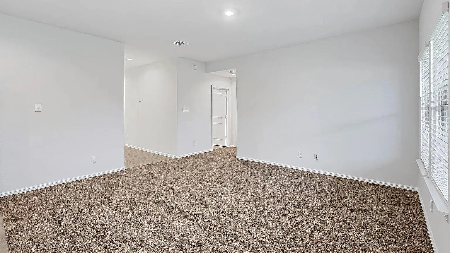 3 bed, 1447 sqft, $2,300 — Photo 4